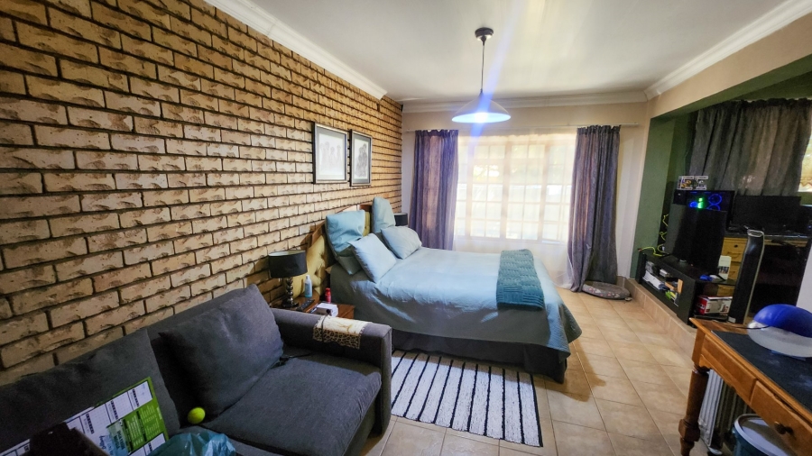 4 Bedroom Property for Sale in Flamwood North West